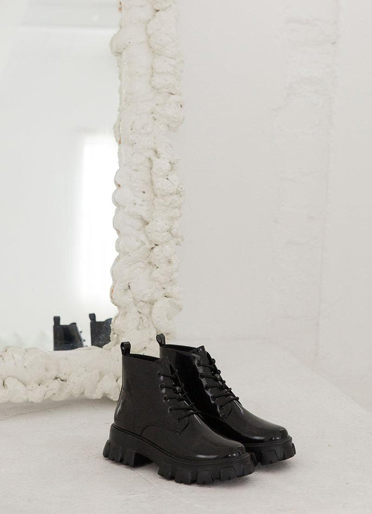Dust To Dawn Boot - Black - Peppermayo