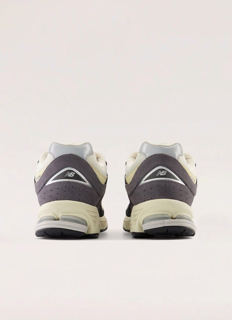 Mens - 2002 Sneaker - Magnet - Peppermayo