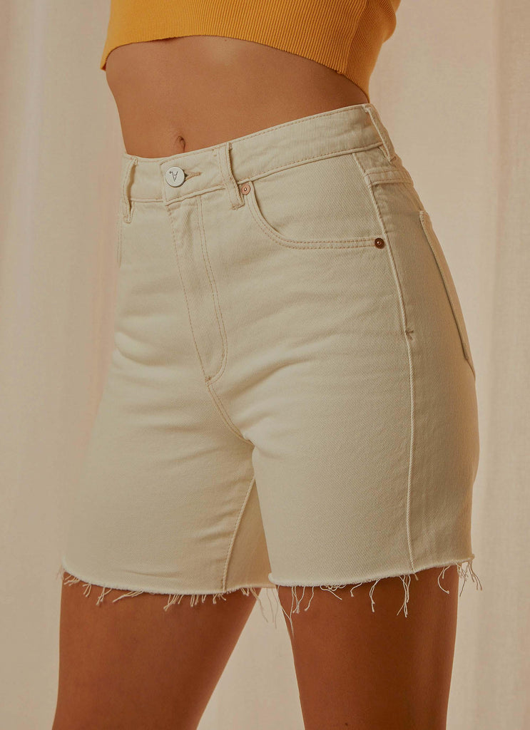 A Claudia Cut Off Short - Stone White - Peppermayo