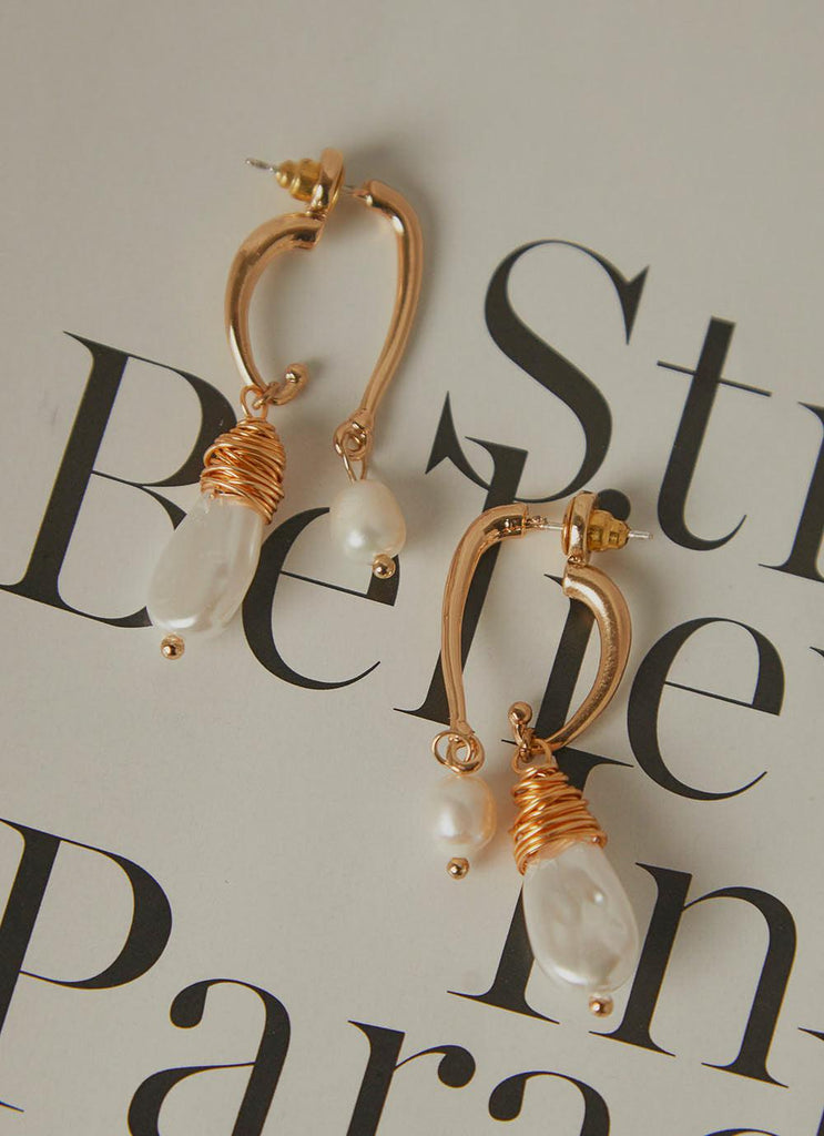 Into The Deep Earrings - Gold/ Pearl - Peppermayo